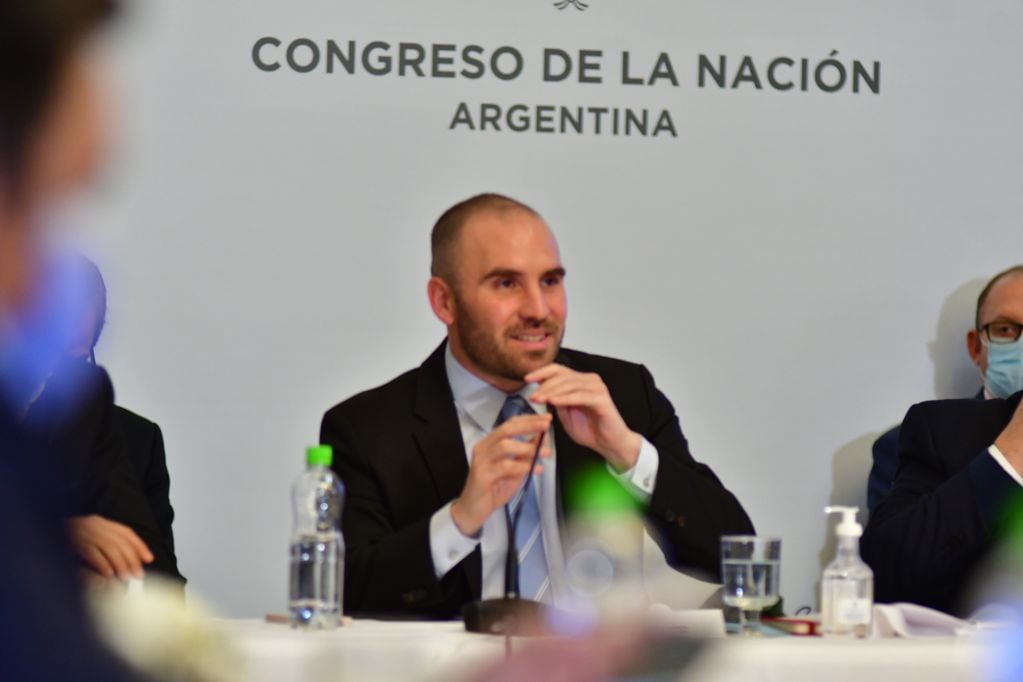 Guzmán defendió la emisión monetaria y de deuda en pesos para financiar el shock de la pandemia