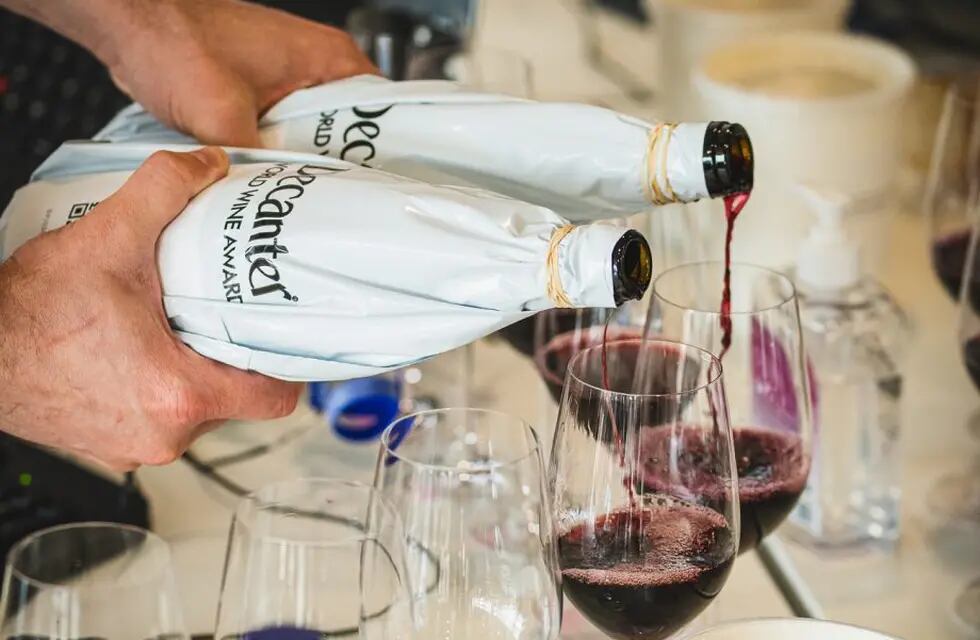 La cata a ciegas en los Decanter Wines Awards 2022. Argentina cosechó cuatro Best in Show. -Gentileza.