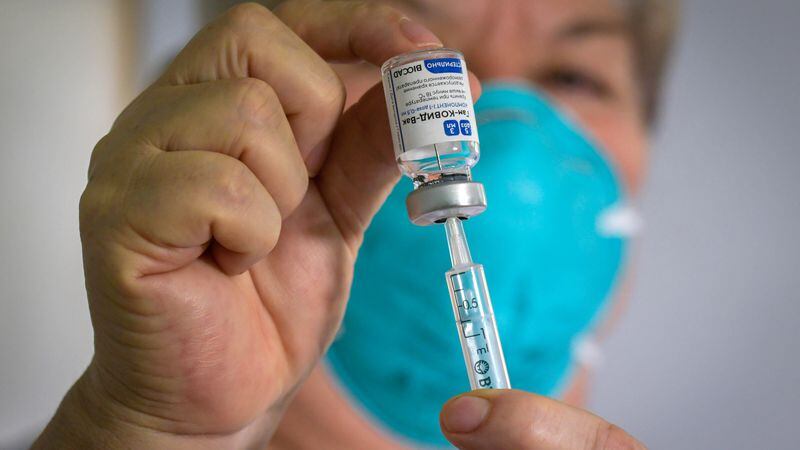 Comienzan a vacunar a mayores de 70 años en geriátricos de Mendoza