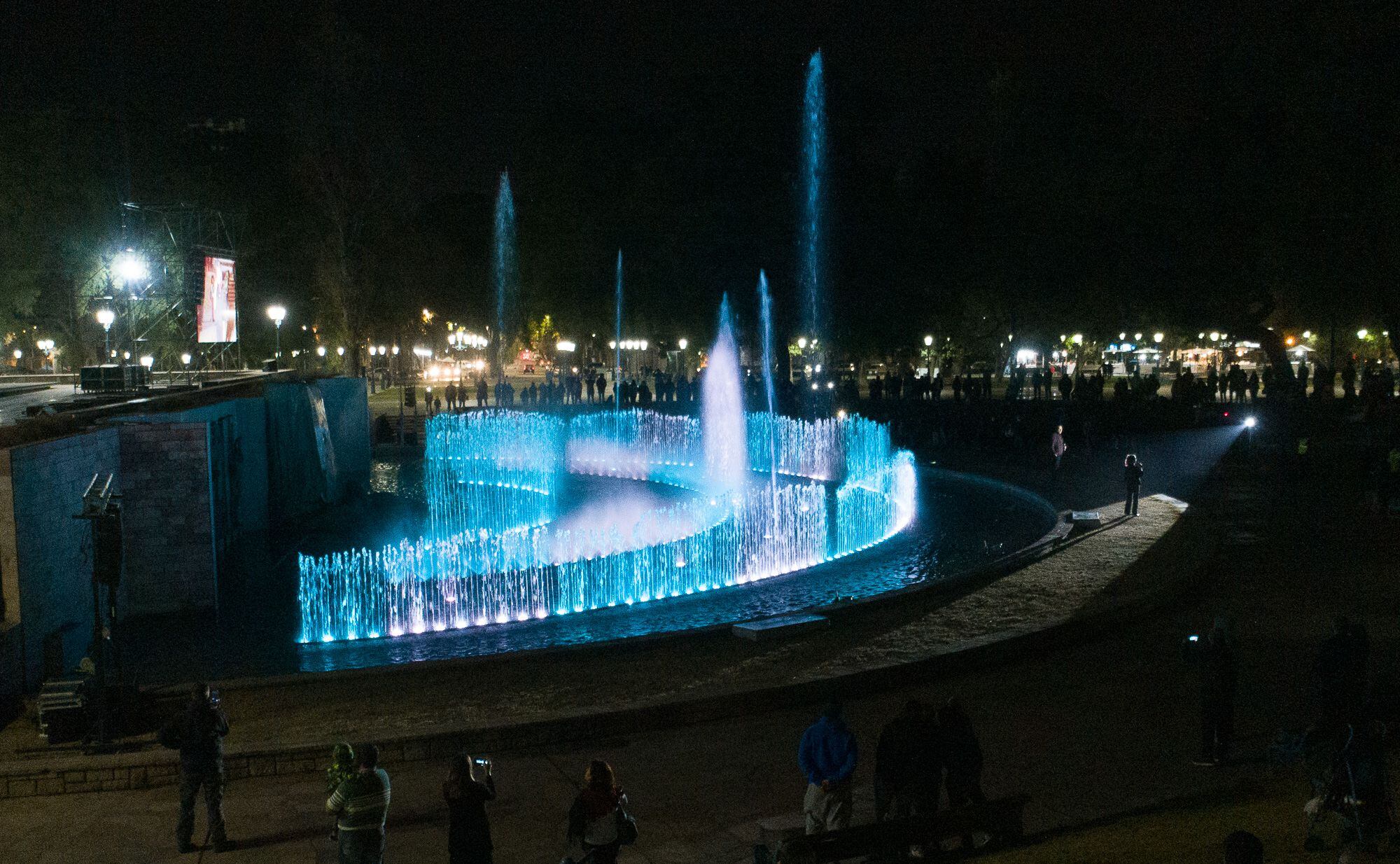 Reinauguración de la fuente de la Plaza Independencia.