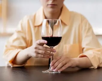 El vino abre o cierra el apetito: un estudio confirmó cuál es su efecto antes de las comidas.