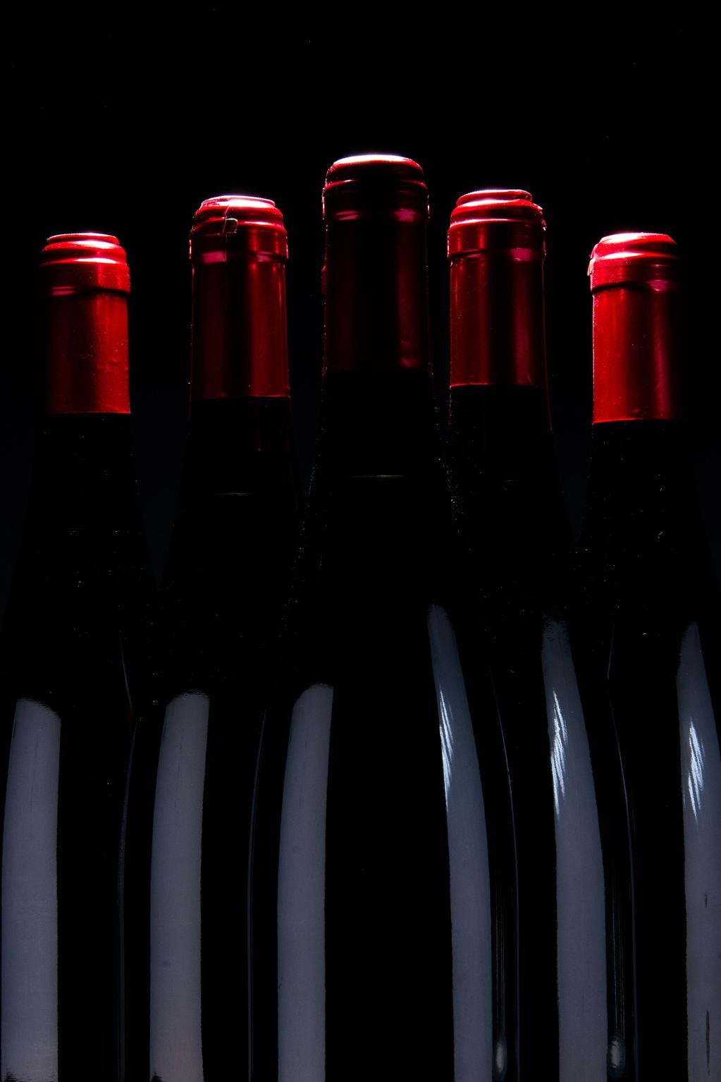 Para qué sirven las fundas en las botellas de vino y cómo se sacan correctamente.