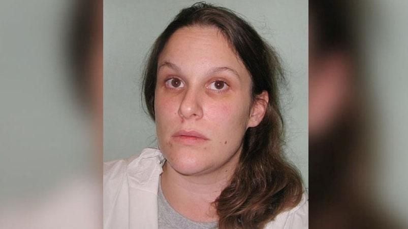 Una mujer asesinó a su vecino, un pedófilo que había abusado de su hijo.