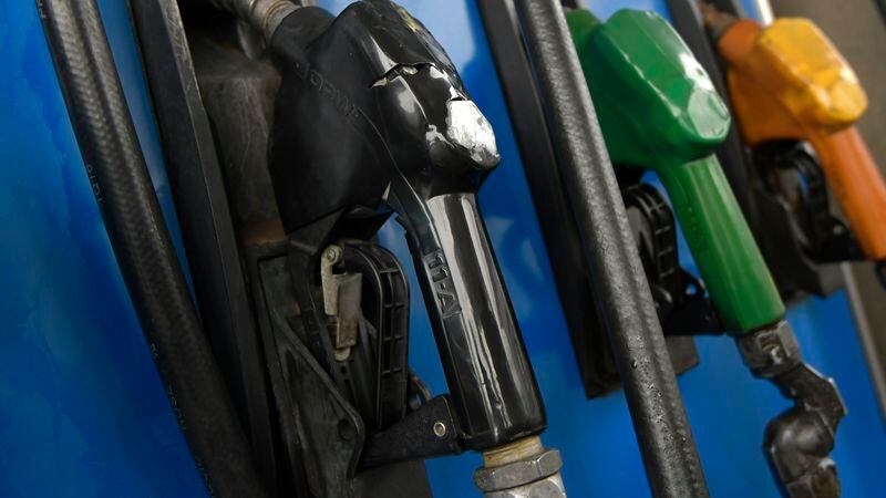 Nafta premium arriba de los $100: qué le pasa al auto cuando le echamos súper