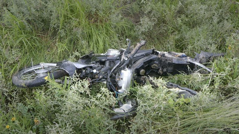 Atropellaron y mataron a un motociclista en Acceso Este: el conductor se fugó; creen que fue un camionero