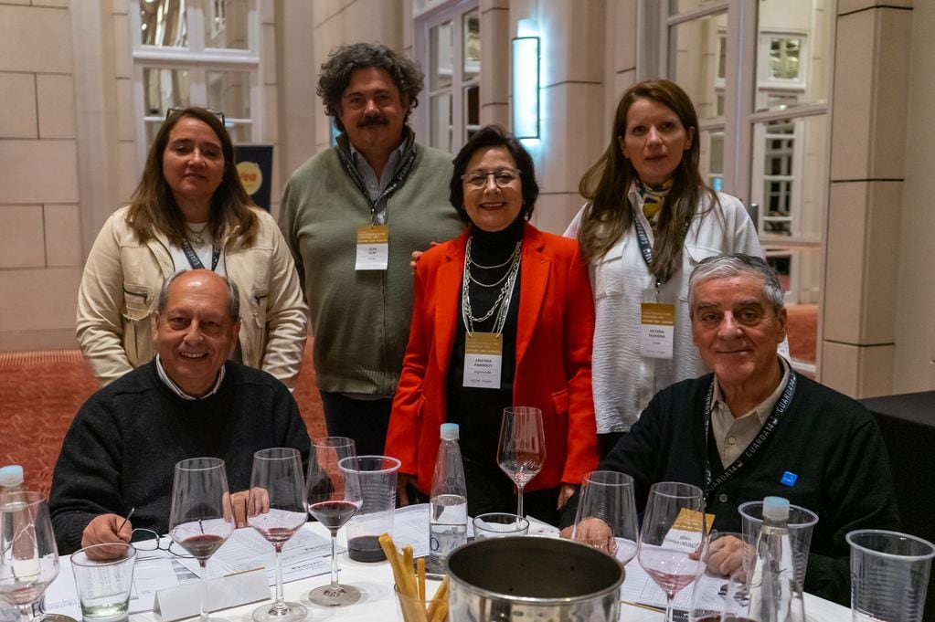 Sergio Correa Undurraga junto a los demás jurados en el Concurso de Vinos de Guarda14.