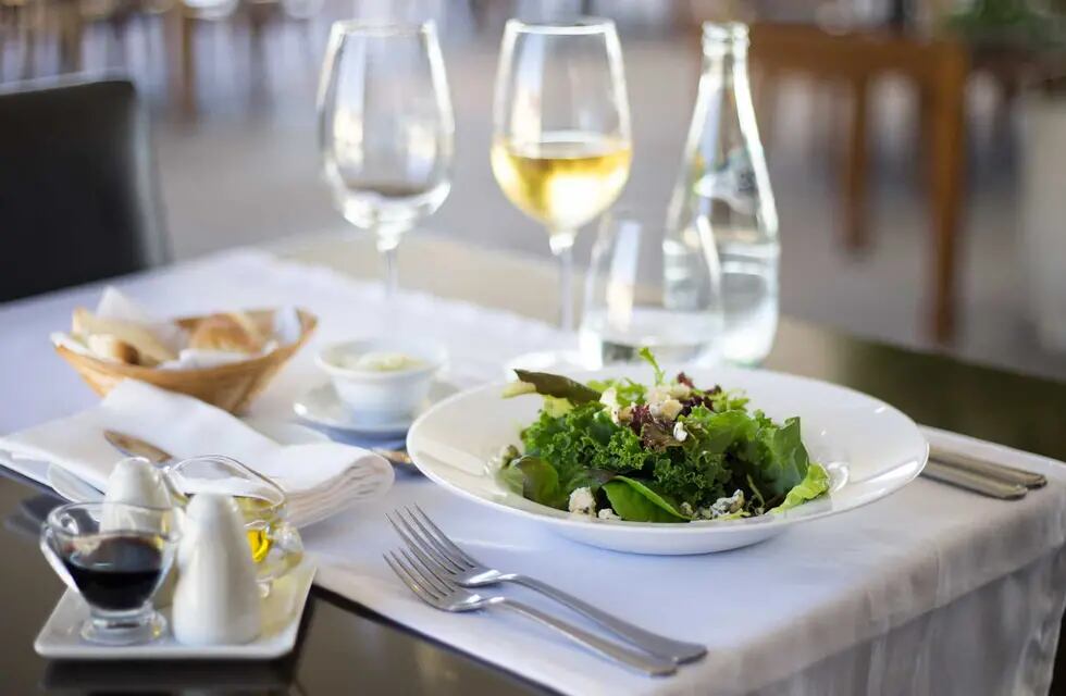 El Sauvignon Blanc es una opción ideal para acompañar carnes blancas y ensaladas.