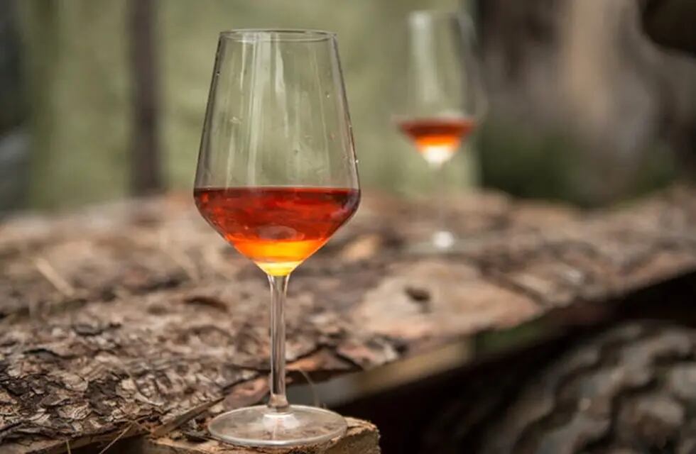 Los vinos naranjos conquistan los paladares de paneles internacionales en concursos. También cada vez crecen más entre consumidores. -Imagen web.