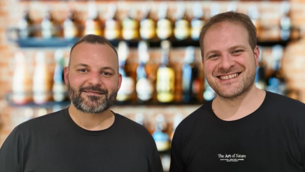 Fede y Ren, fundadores de WiHo Wine Host