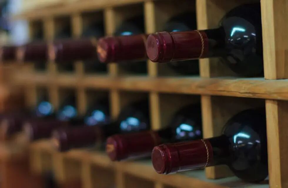 Por qué la mayoría de las botellas de vino son de vidrio oscuro?