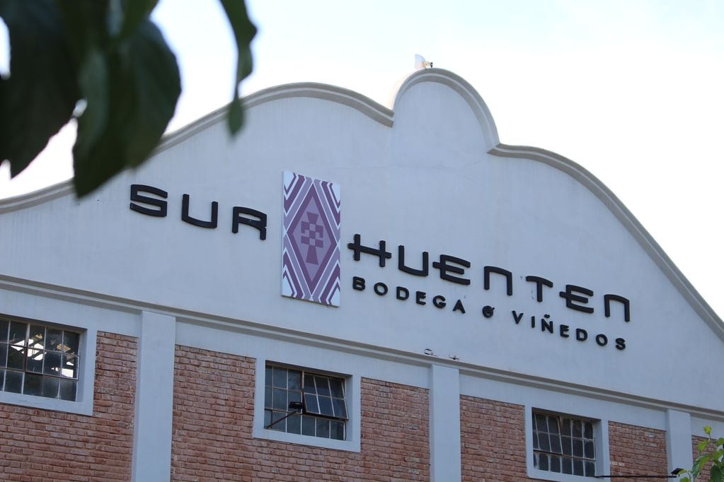 El 1 de febrero de 202, la bodega y restaurante Sur Huenten abrió sus puertas