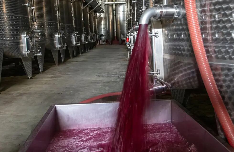 La venta de vino a granel argentino cae en el exterior.