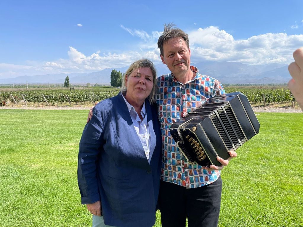 Frederike Pon invitó a Carel Kraayenhof a la Bodega Salentein en Valle de Uco. - Los Andes