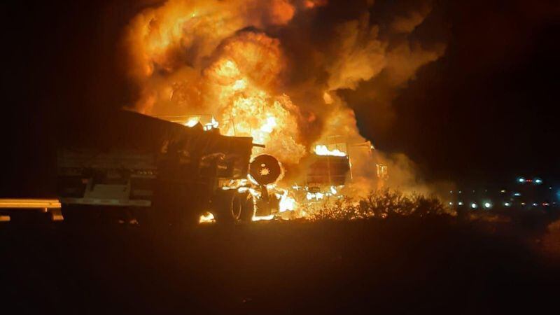 Tragedia Los Caracoles: chocaron 4 camiones, 2 se incendiaron y un chofer murió calcinado