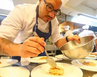 El chef Matías Gil Falcon, de Bodega Chandon, participó del festival Bariloche a la Carta. Los platos presentados, su técnica y maridaje.