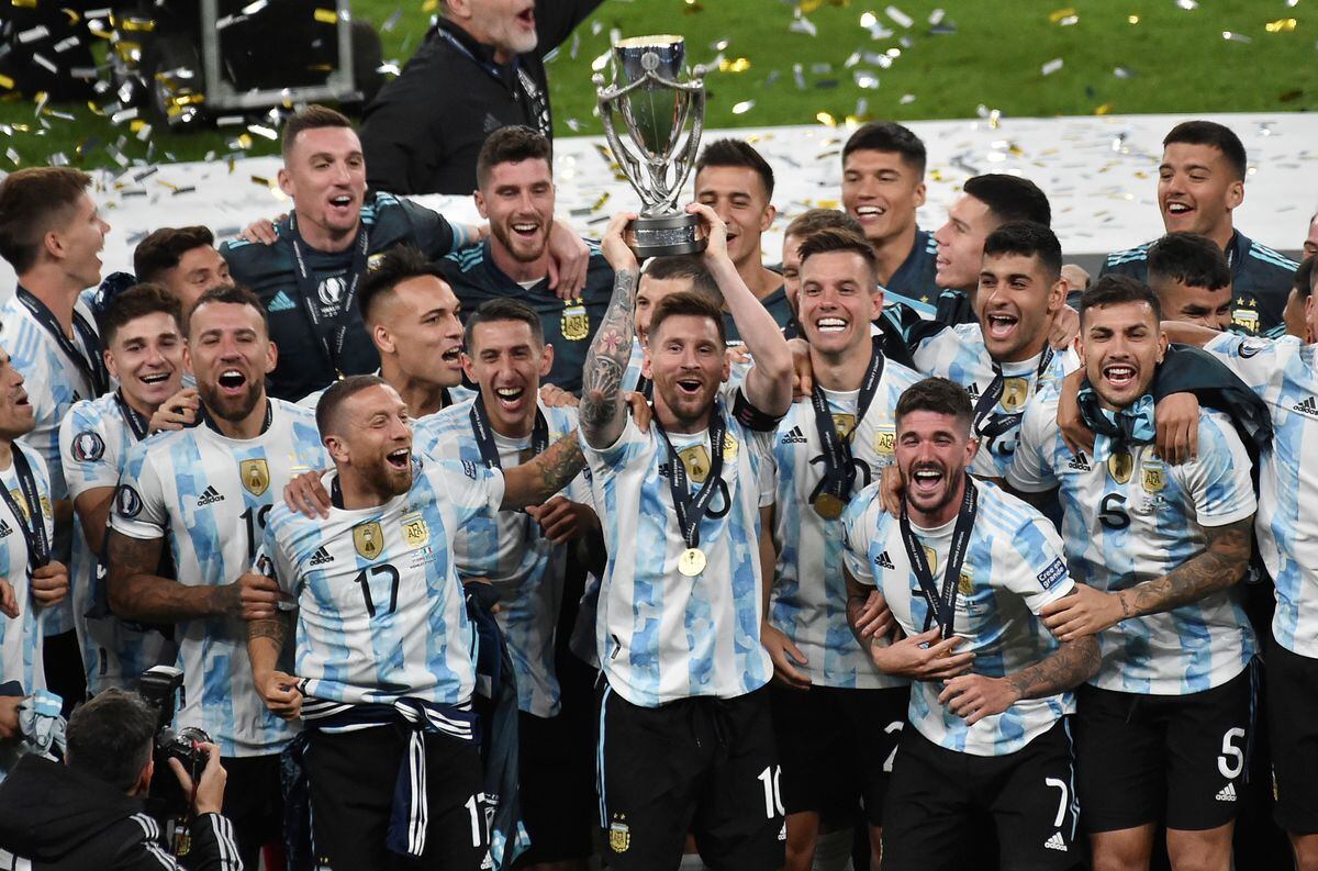 El futbolista de la selección argentina se suma a la larga lista de los que ya le pusieron su firma a un vino. (AP)