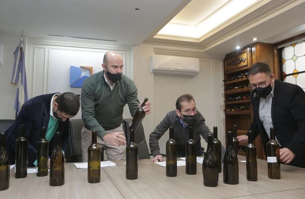 Economía se reunió con la industria vitivinícola para importar botellas desde España