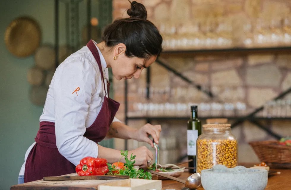 La chef Celmira Escudero está a cargo del restaurante de Bodega Renacer.