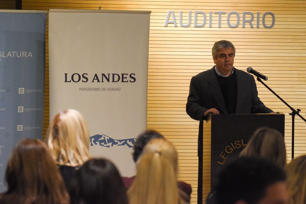 Raúl Pedone en acto de reconocimiento de Interés Legislativo para el Concurso Nacional de Vinos Guarda14. - Claudio Gutiérrez / Los Andes