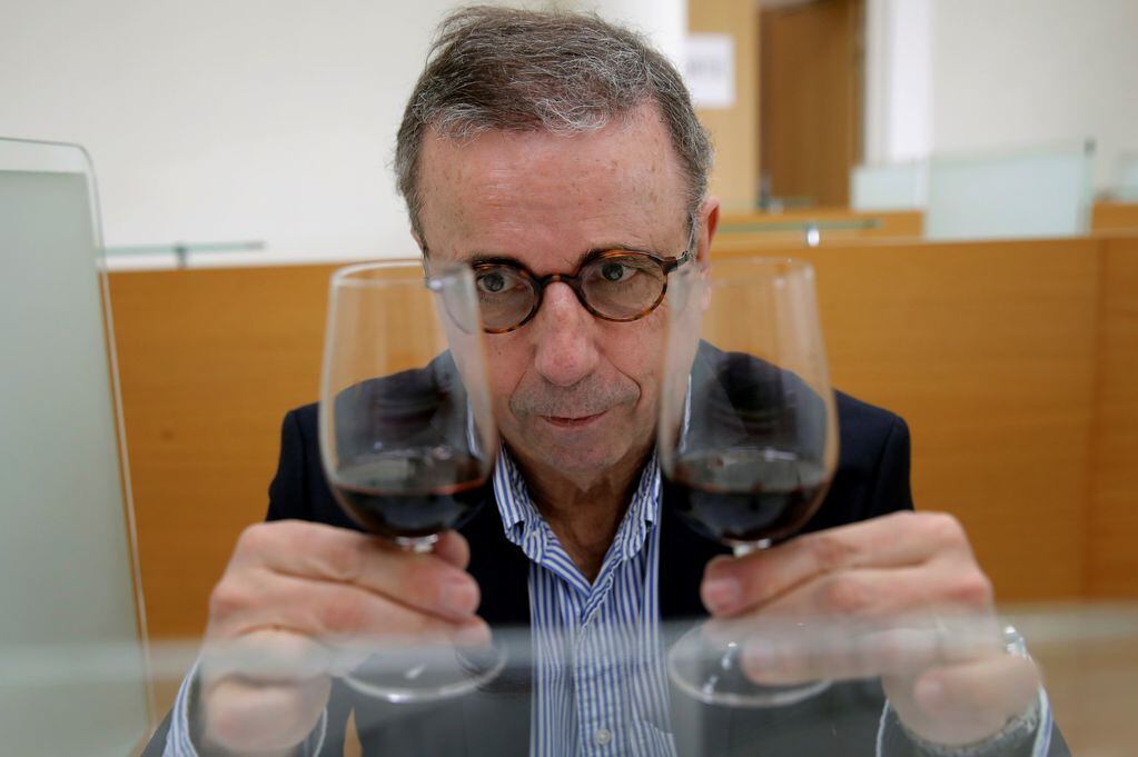 Los expertos compararon el vino "espacial" con el mismo que quedó en la bodega. - AP