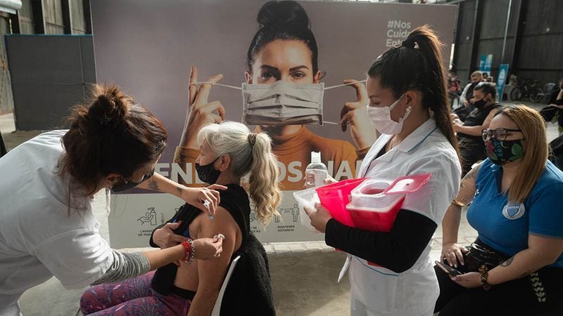 El Gobierno analiza lanzar la vacunación sin turno previo en Mendoza