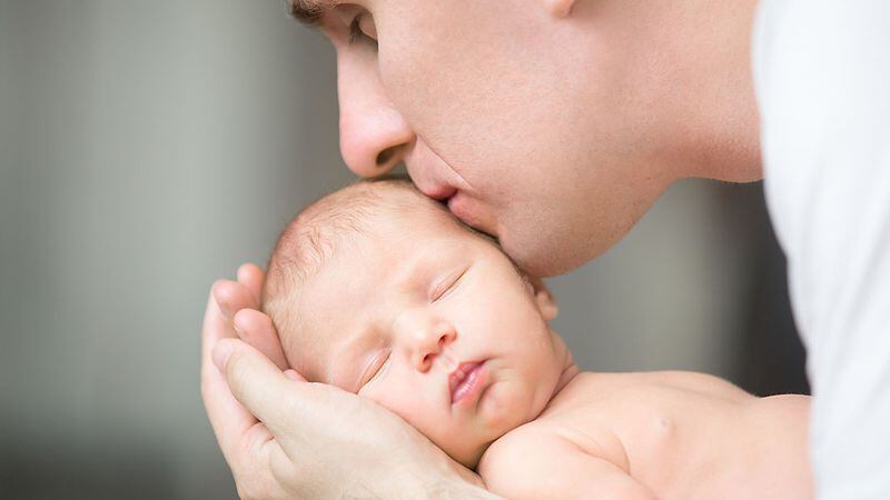 El Senado avanza con la ley que extiende la licencia por paternidad