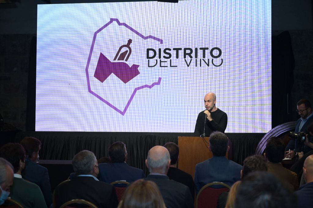 Horacio Rodríguez Larreta presentando el Distrito del Vino porteño en La Enoteca de Mendoza.
