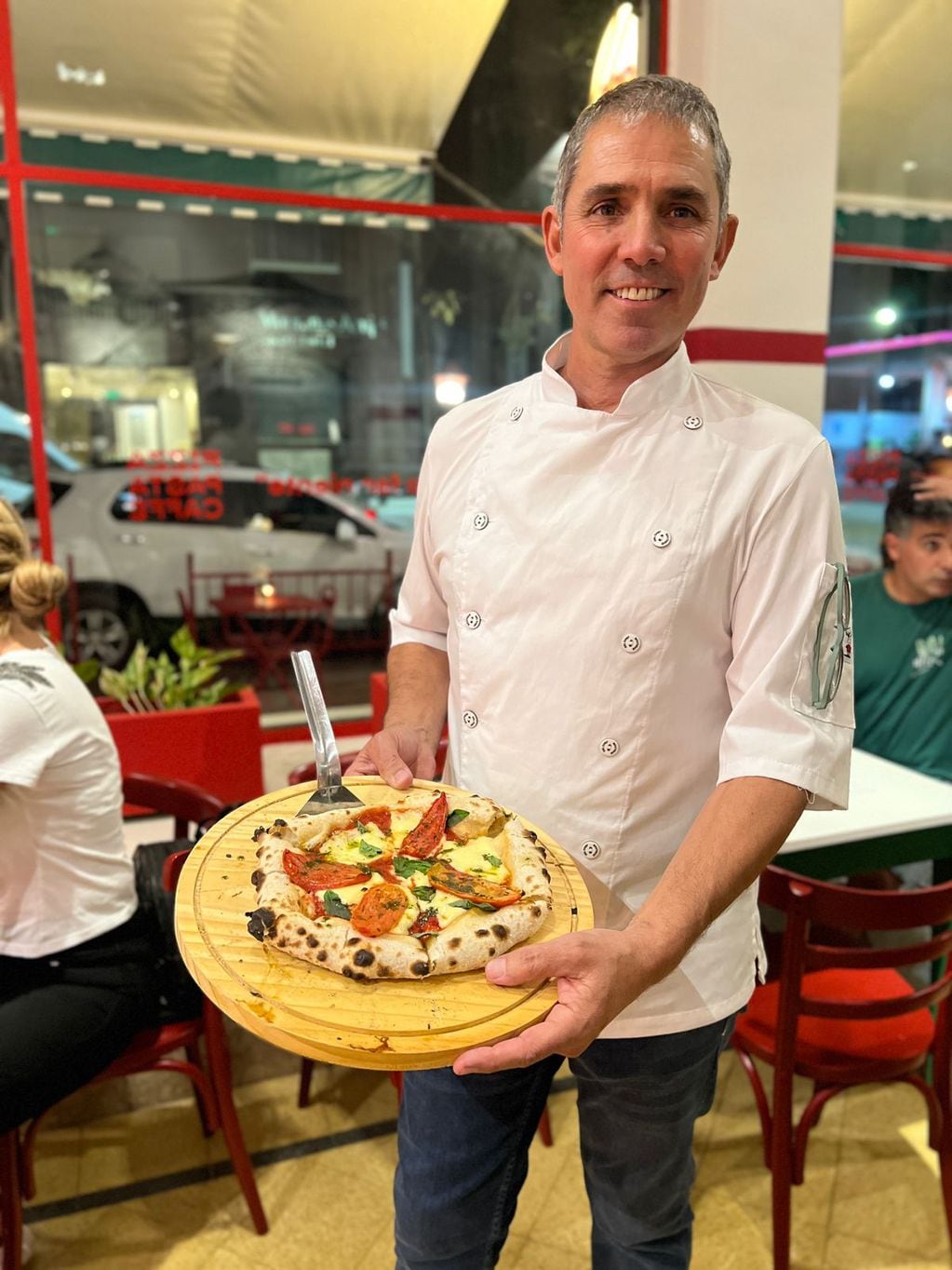 Mauro Menendez está certificado como un Pizzaiolo napolitano. - Gentileza