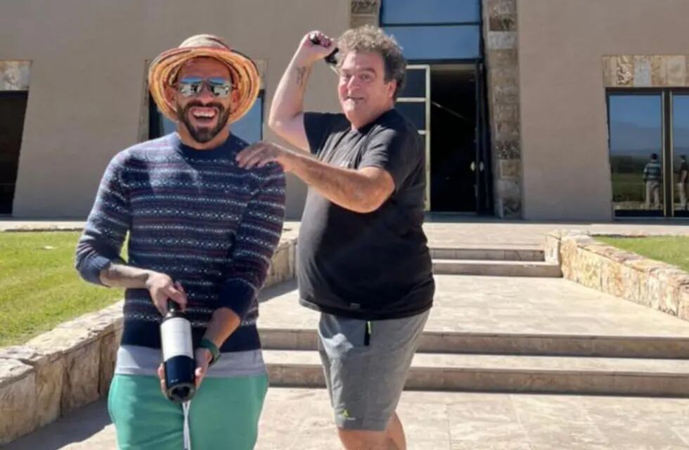 Carlos Tevez junto a Alejandro Vigil en Cantena Zapata. - Instagram