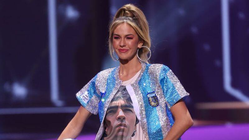 Homenaje a Maradona: la cordobesa Alina Akselrad desfiló con la Diez en el  concurso de Miss Universo | Da La Nota