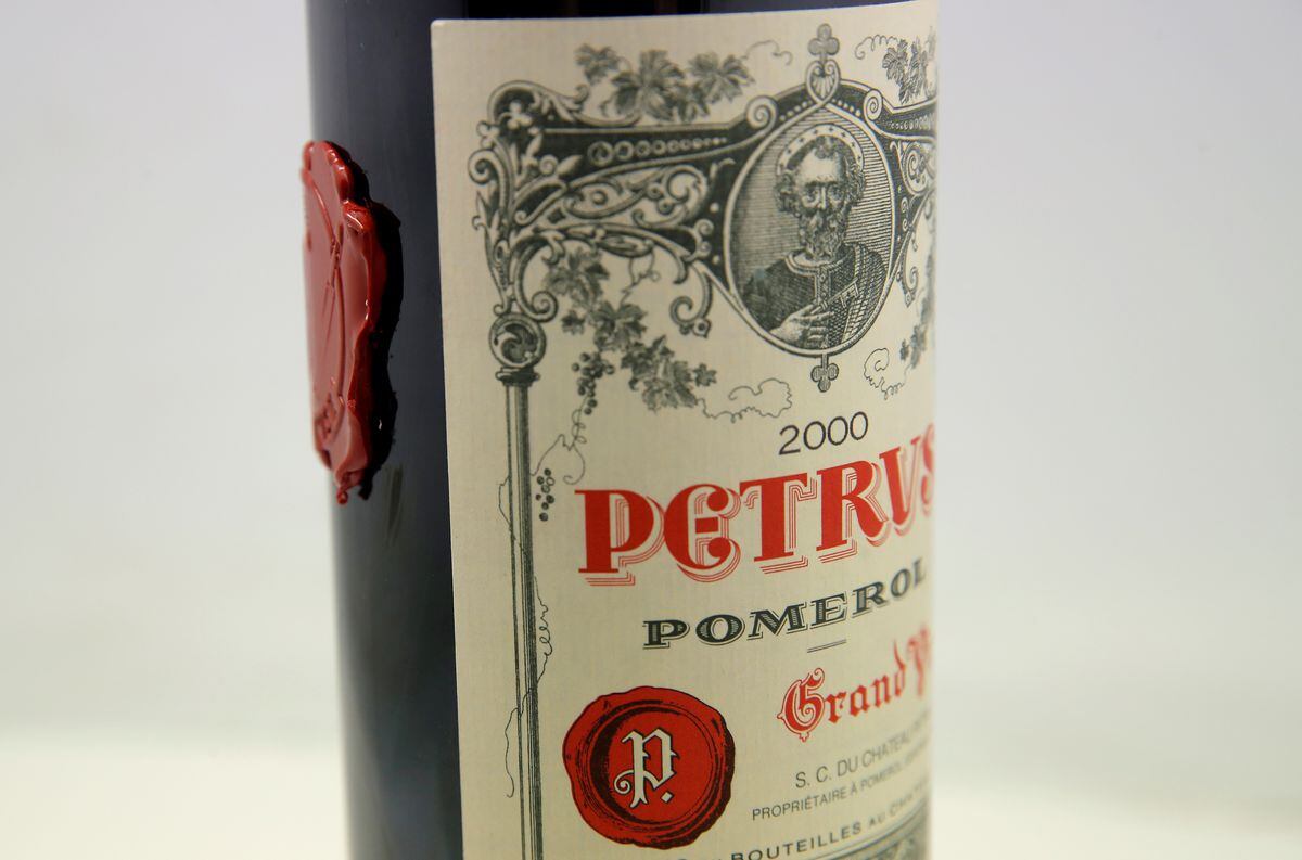 El Petrus 2000 fue vendido en un millón de dólares y es el más caro de la historia. - AP