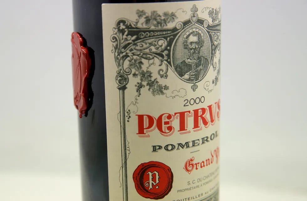 El Petrus 2000 podría convertirse en el vino más caro de todos los tiempos. - AP
