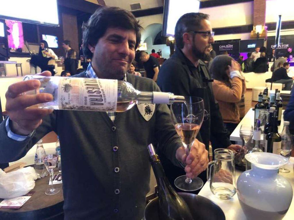 
    En su primera noche, cerca de mil personas visitaron Mendoza Wine Fair.
   