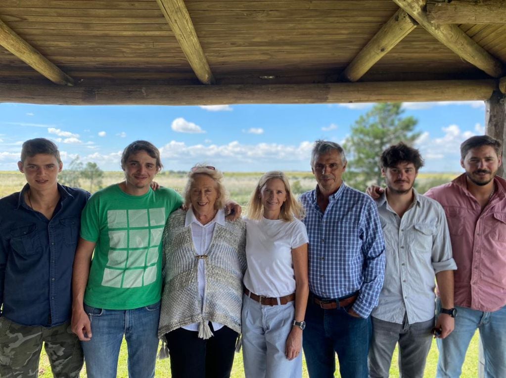 José Ignacio Toso junto a su familia, portadora de unos de los apellidos más destacados de la vitivinicultura argentina. 
