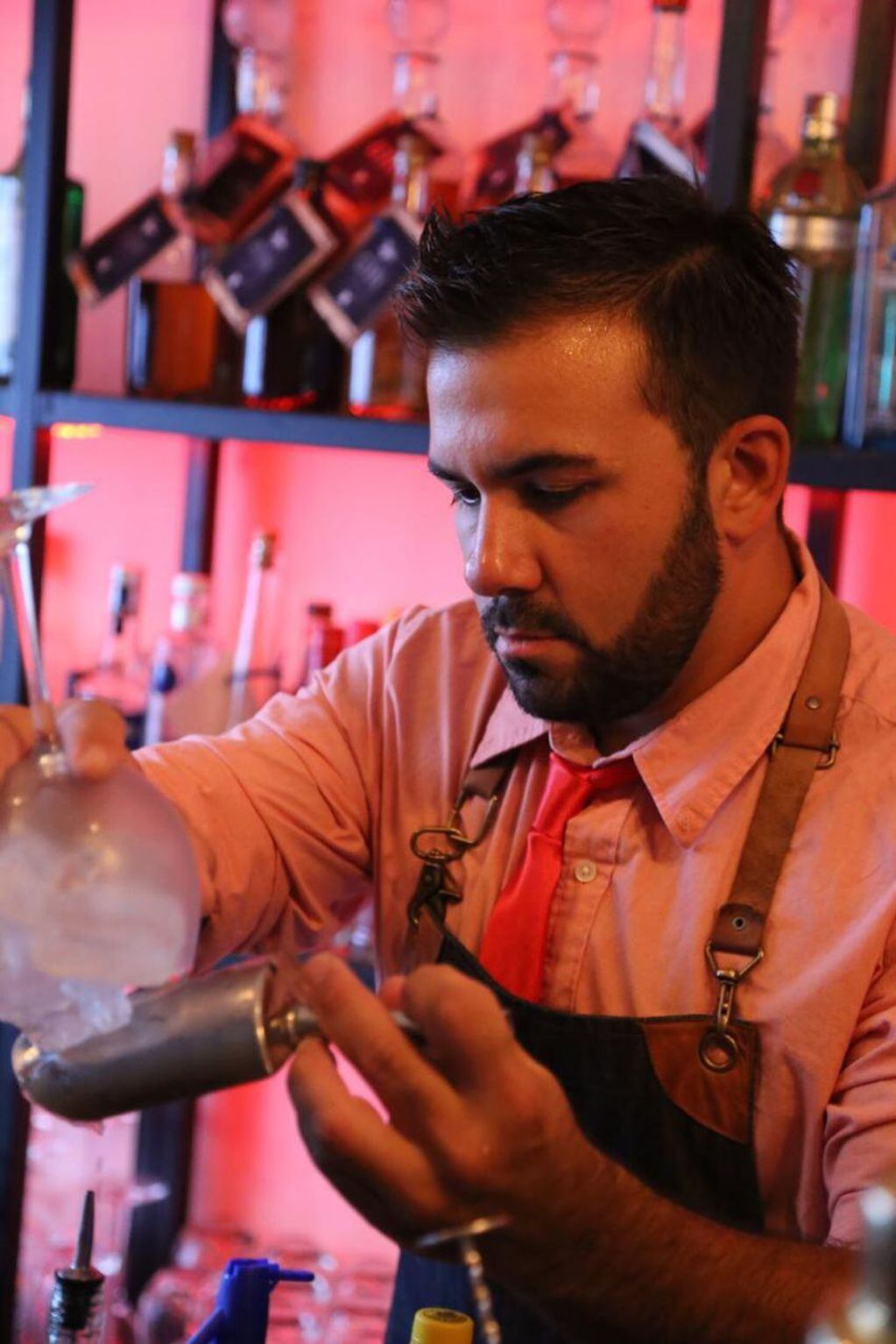 
    Rodrigo Tejada, el drinkmaker mendocino. / Gentileza
   