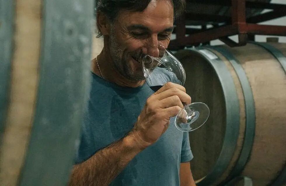 El ídolo boquense Schiavi lanzó su marca de vinos en la provincia.