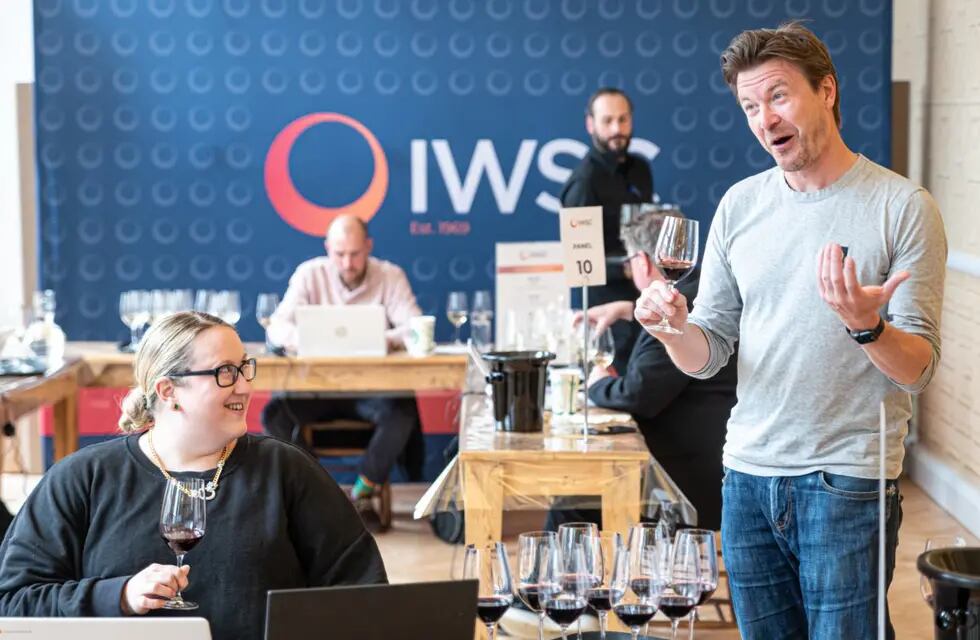 Ali Cooper, el Master Of Wine de IWSC encargado de la cata de las etiquetas argentinas.