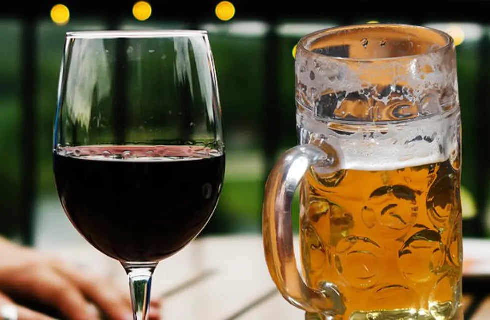 El vino o la cerveza. ¿Cuál es la bebida que más engorda? - Imagen web