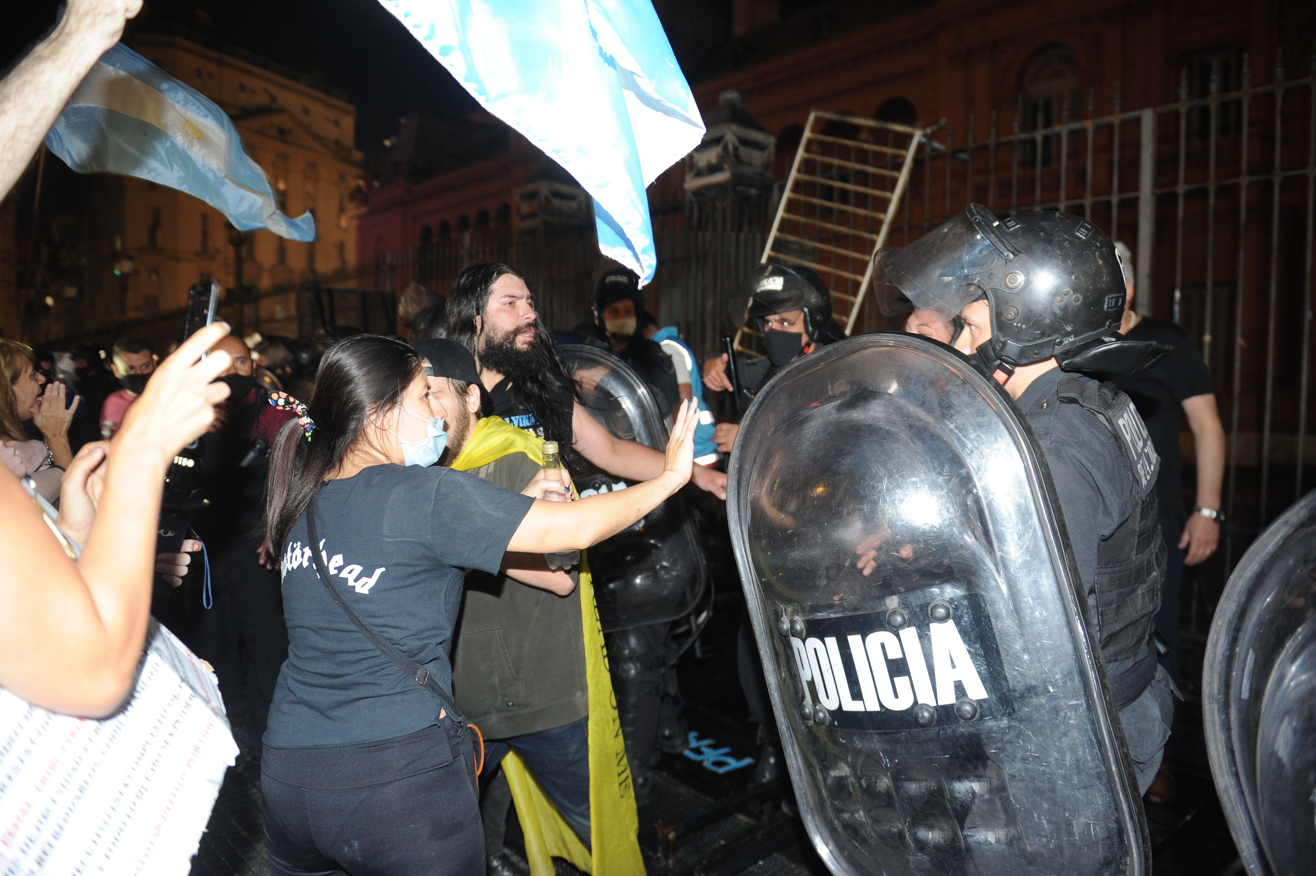 Manifestación en Plaza de Mayo contra de las medidas tomadas por el presidente Alberto Fernández a raíz del aumento de casos de Covid 19. Fotos clarin