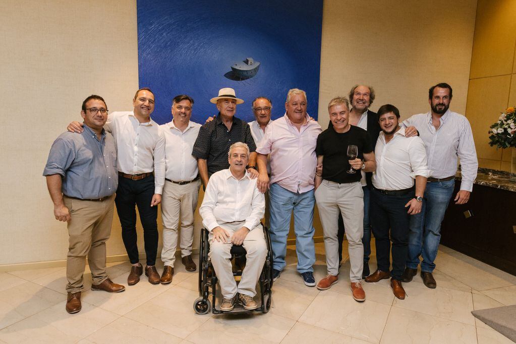 Todos los winemakers que participaron del ciclo 2022, junto a Julio Camsen.