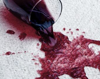 Mancha de vino, ¿cómo quitarla?