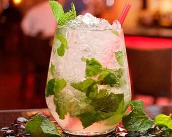 Cuatro cocteles con vino blanco para disfrutar en verano