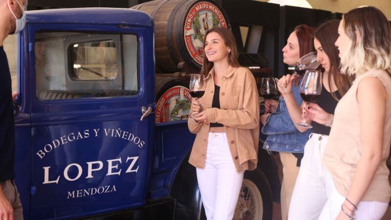 Llega una nueva feria en el jardín de Bodegas López, especial para los para amantes del vino