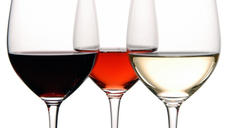 ¿Qué diferencia a un vino blanco, de uno rosado o tinto?
