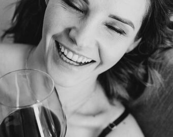 Si buscás tener unos dientes fuertes y sanos y no renunciar a una copa de vino tinto cada día, necesitas saber esto.