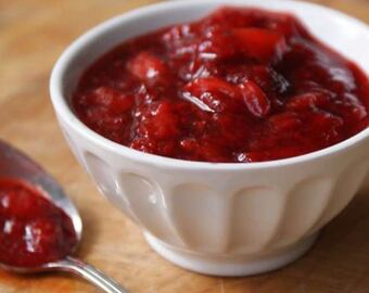 Vino y frutillas, una deliciosa combinación de sabores para aprovechar la temporada