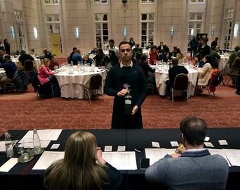Comenzó la segunda edición del Concurso Nacional de Vinos de Guarda14 en el Hotel Hyatt, donde se degustarán más de 380 muestras.
Foto: Orlando Pelichotti