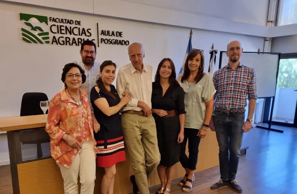 Cristina Pandolfi y las autoridades de la Facultad de Ciencias Agrarias UNCUYO junto al enólogo chileno Alejandro Hérnandez.